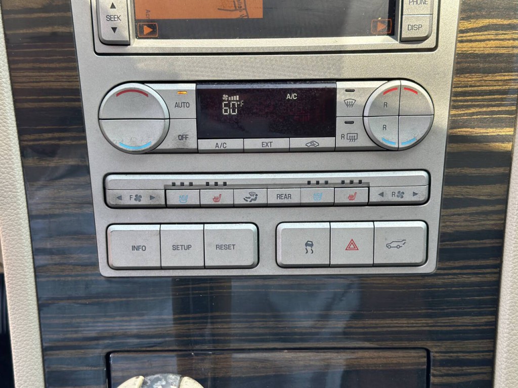 2010 Lincoln Navigator Image 16
