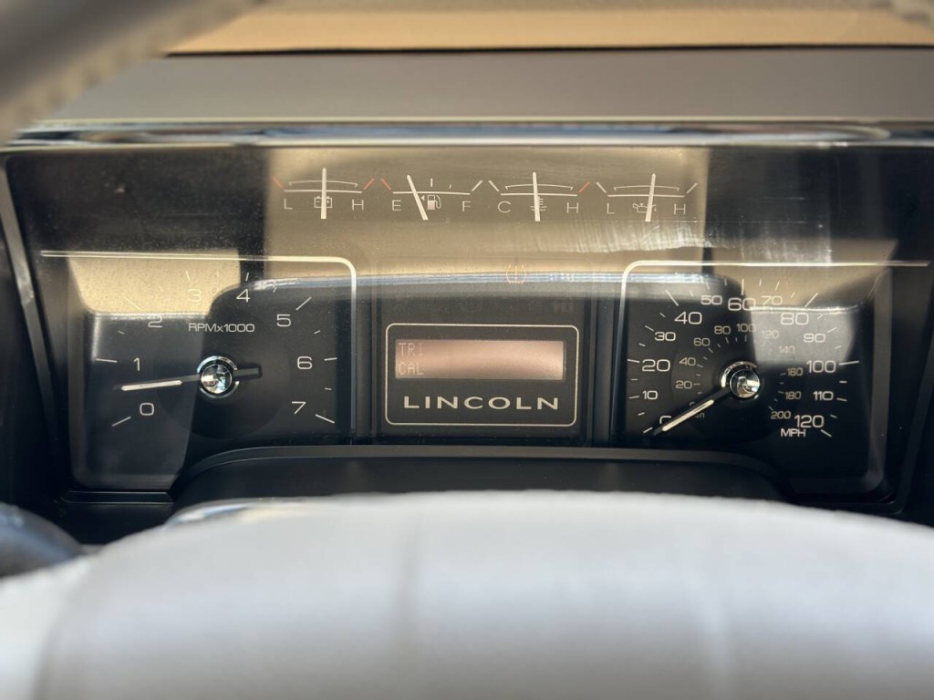 2010 Lincoln Navigator Image 18