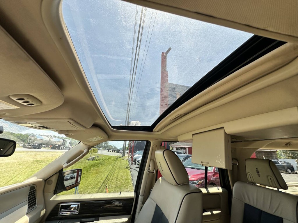 2010 Lincoln Navigator Image 20