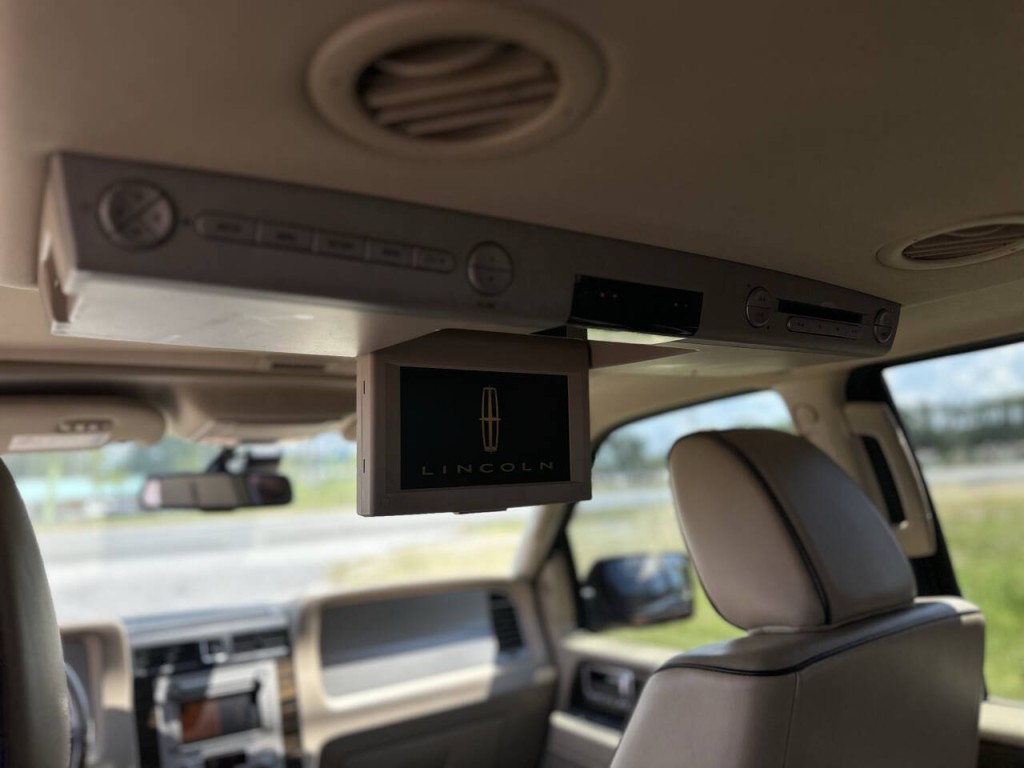 2010 Lincoln Navigator Image 21
