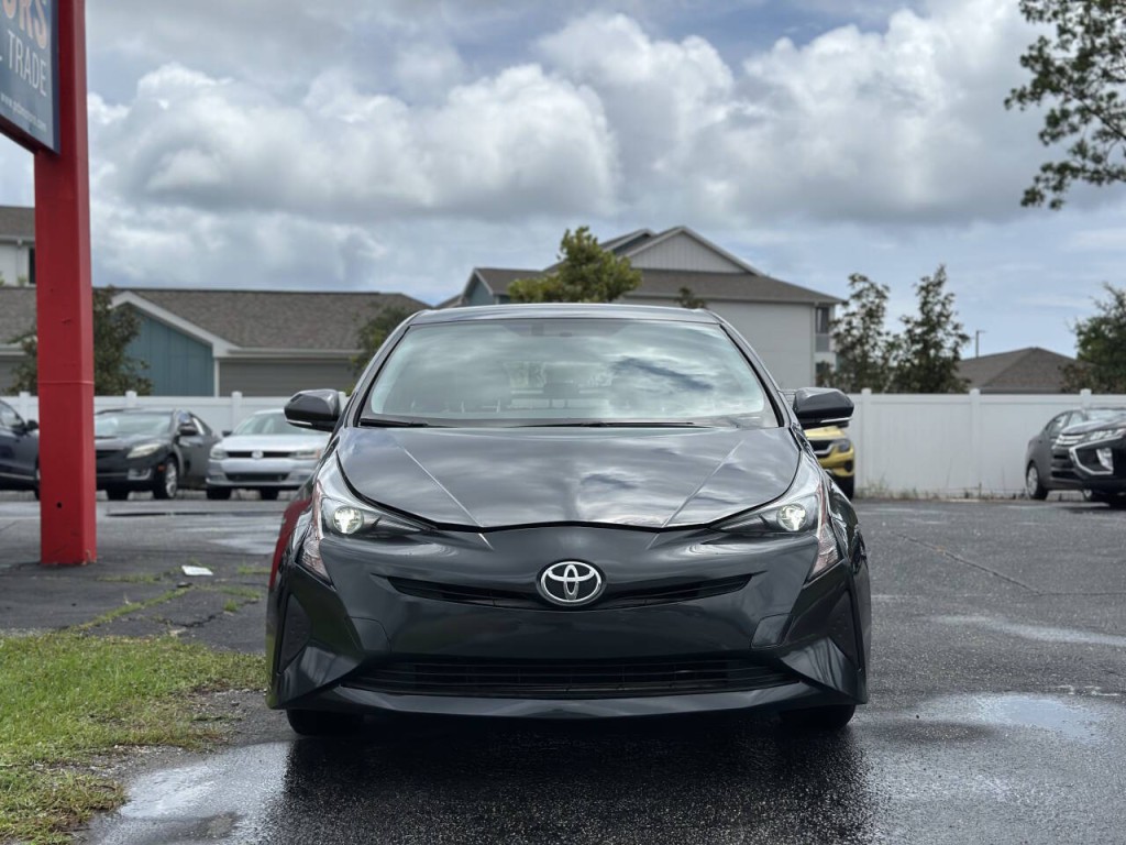 2016 Toyota Prius Image 2