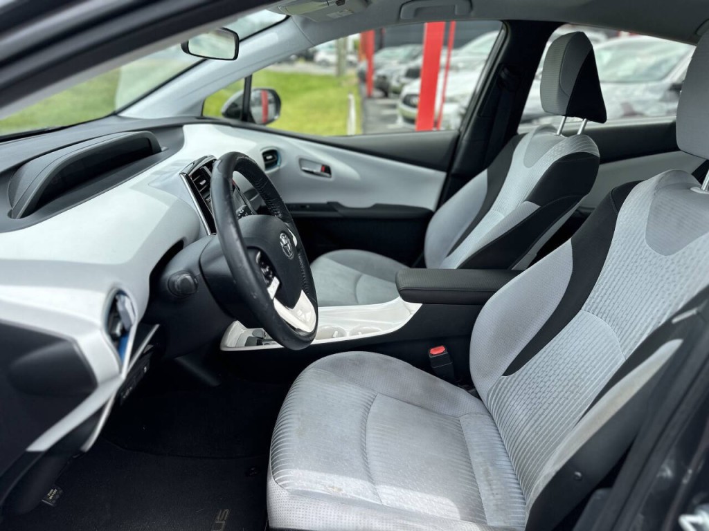 2016 Toyota Prius Image 9