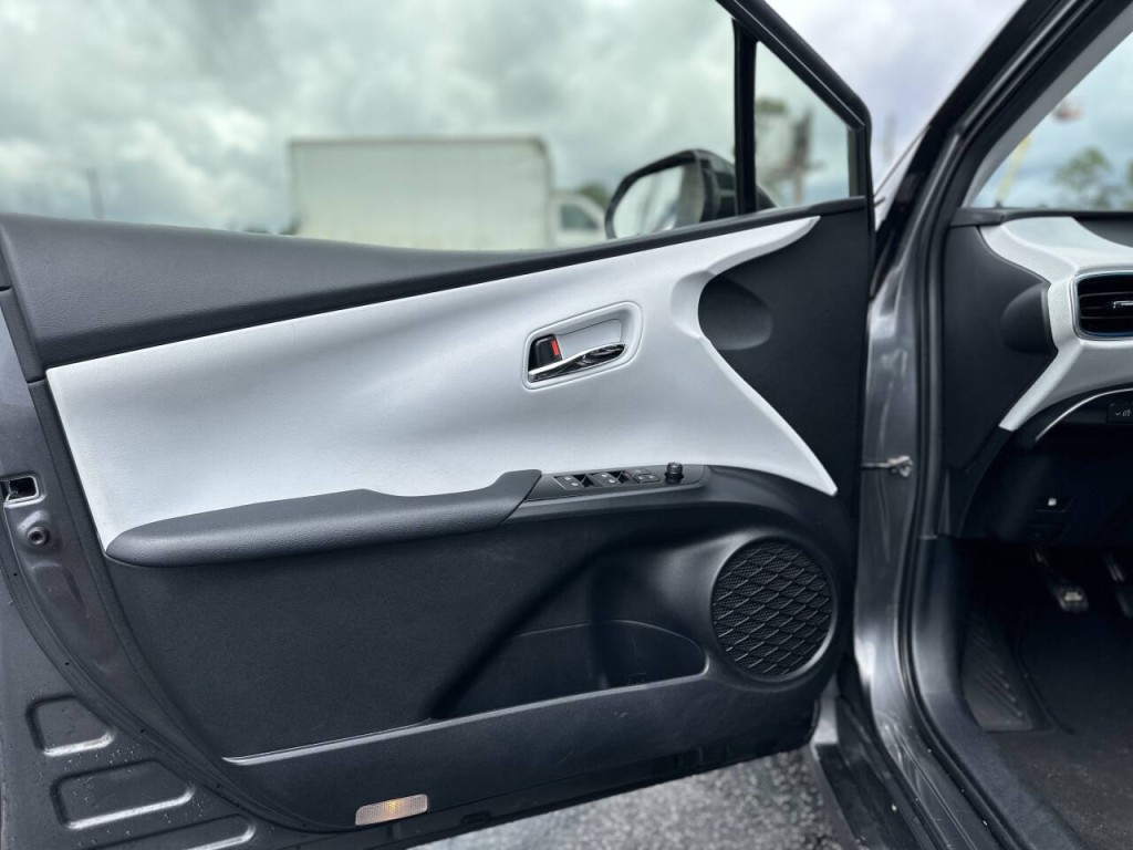 2016 Toyota Prius Image 10