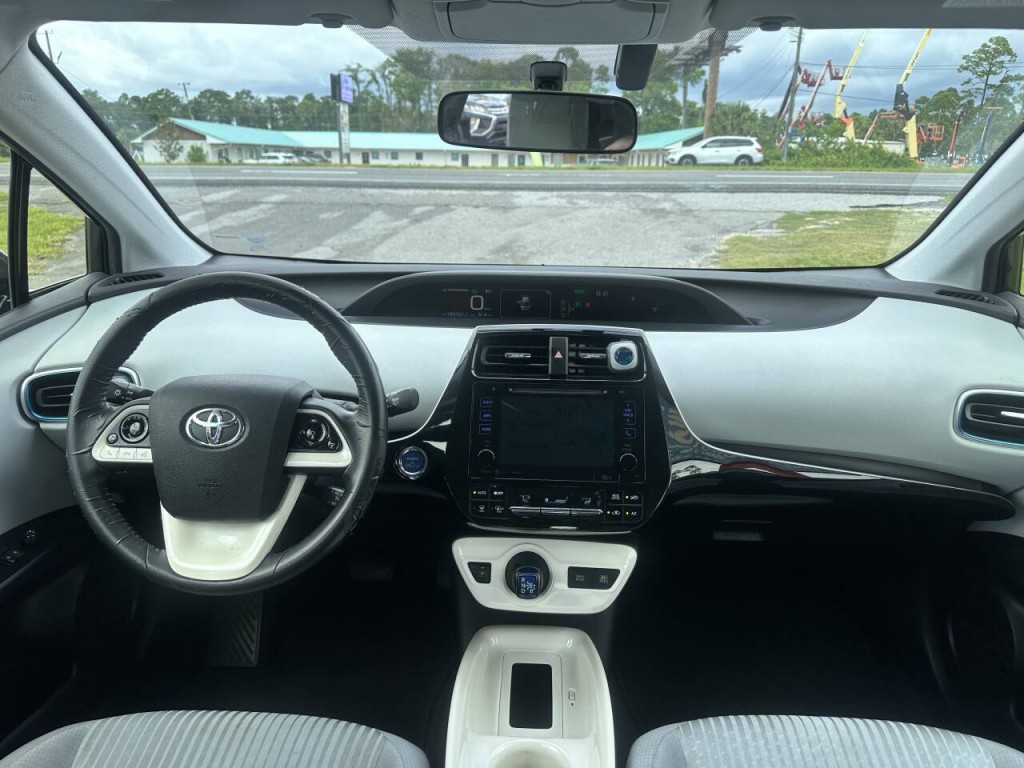 2016 Toyota Prius Image 16