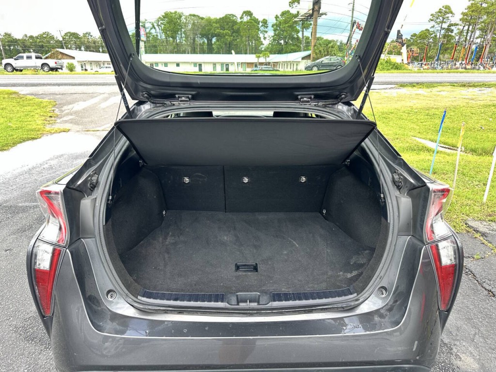 2016 Toyota Prius Image 17