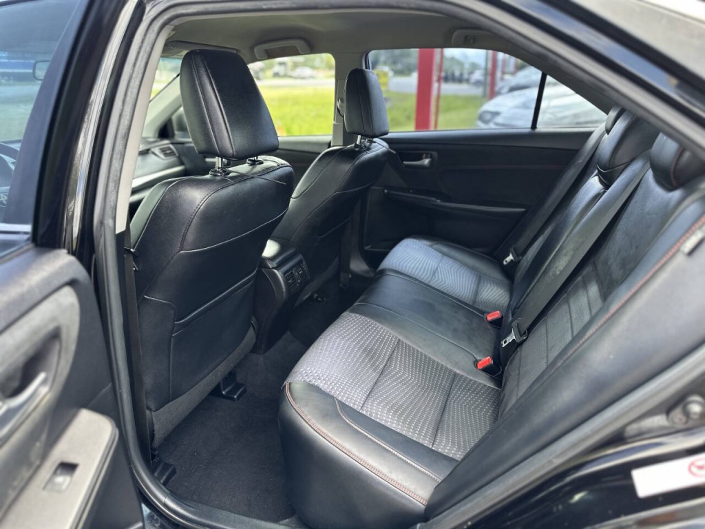 2015 Toyota Camry Image 8