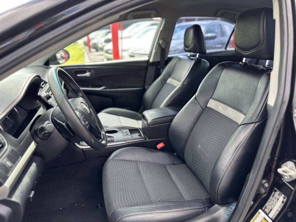 2015 Toyota Camry Image 9