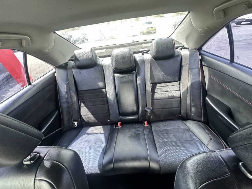 2015 Toyota Camry Image 10