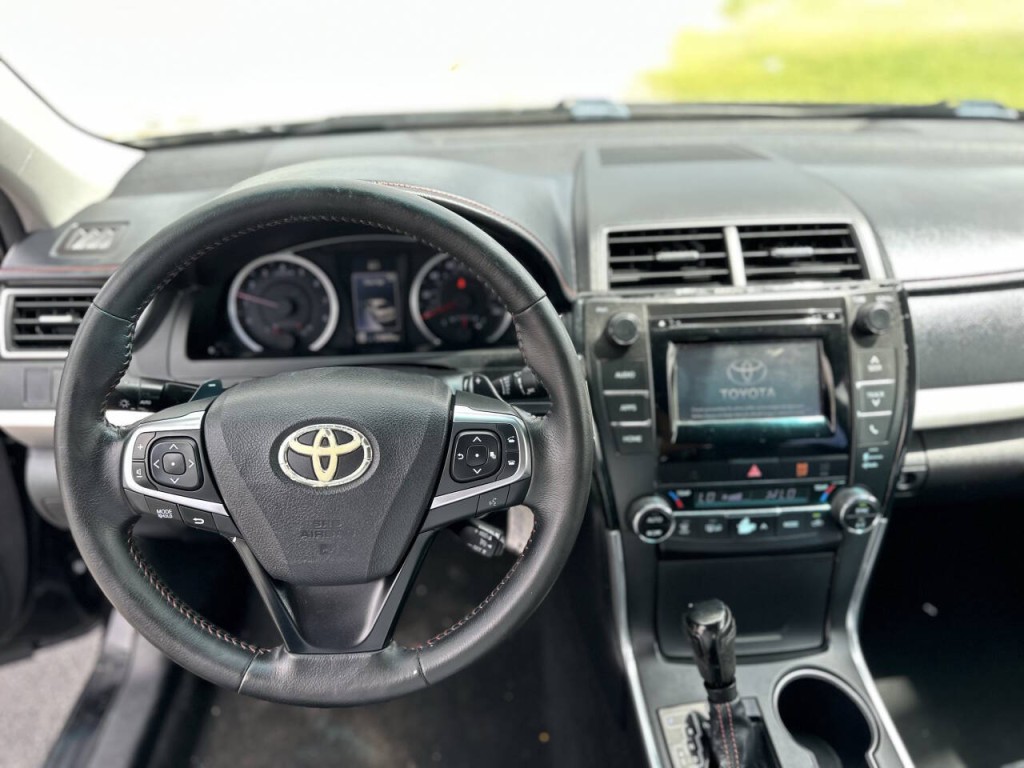 2015 Toyota Camry Image 11