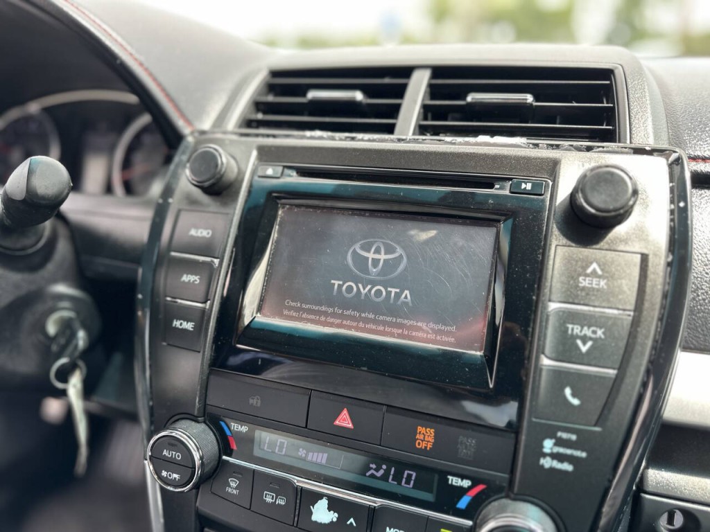 2015 Toyota Camry Image 12