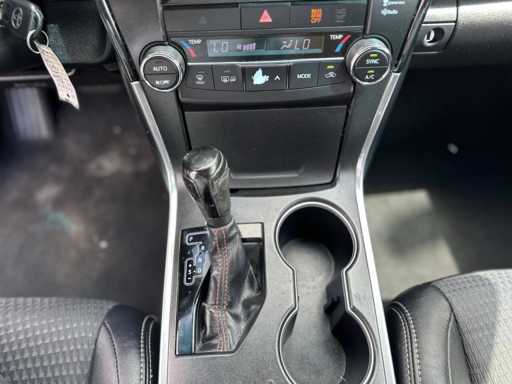 2015 Toyota Camry Image 13