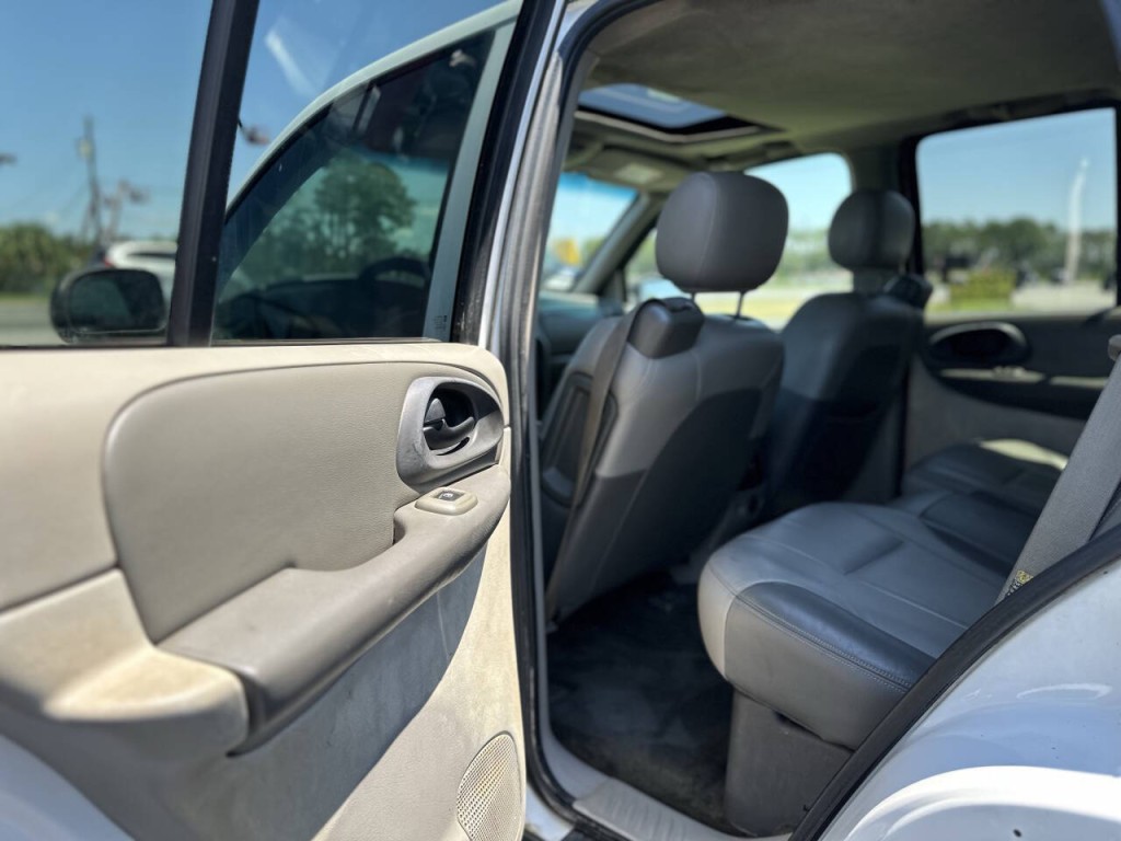 2004 Chevrolet Trailblazer Image 8