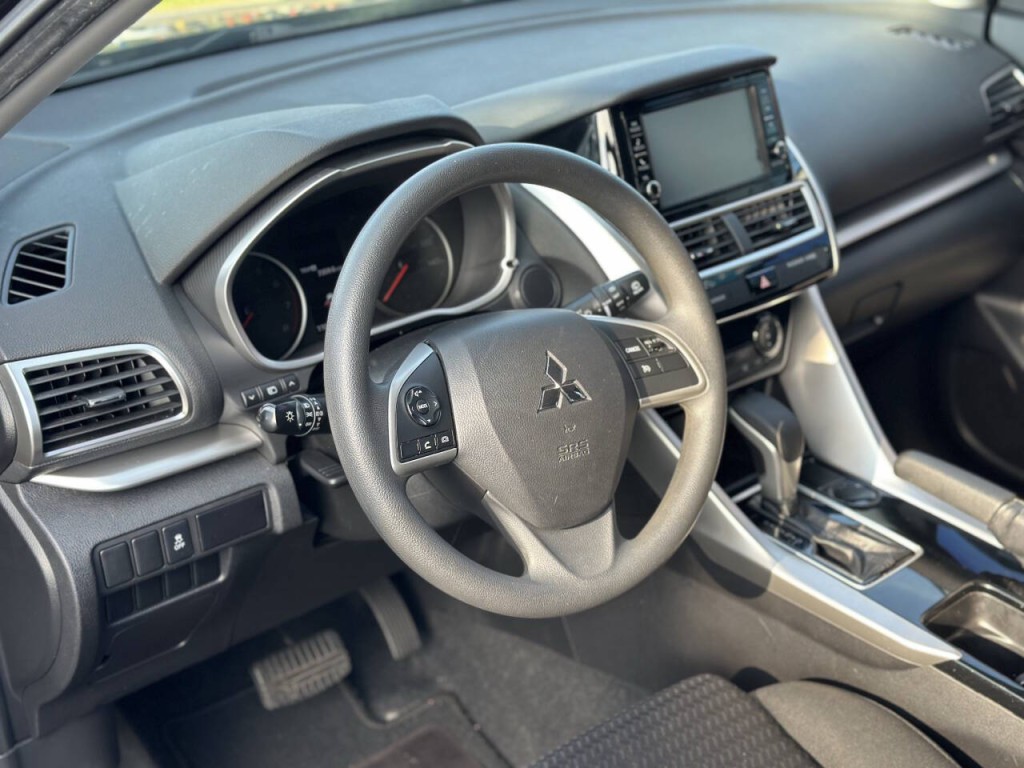 2018 Mitsubishi Eclipse Image 8