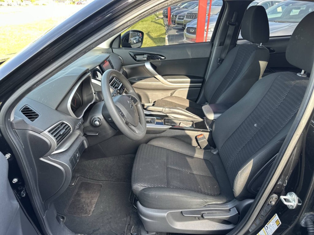 2018 Mitsubishi Eclipse Image 9