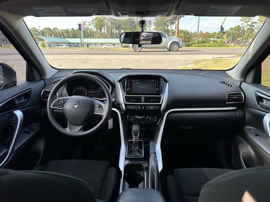 2018 Mitsubishi Eclipse Image 12