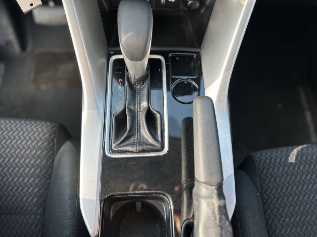 2018 Mitsubishi Eclipse Image 17