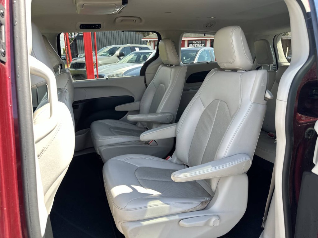 2018 Chrysler Pacifica Image 10