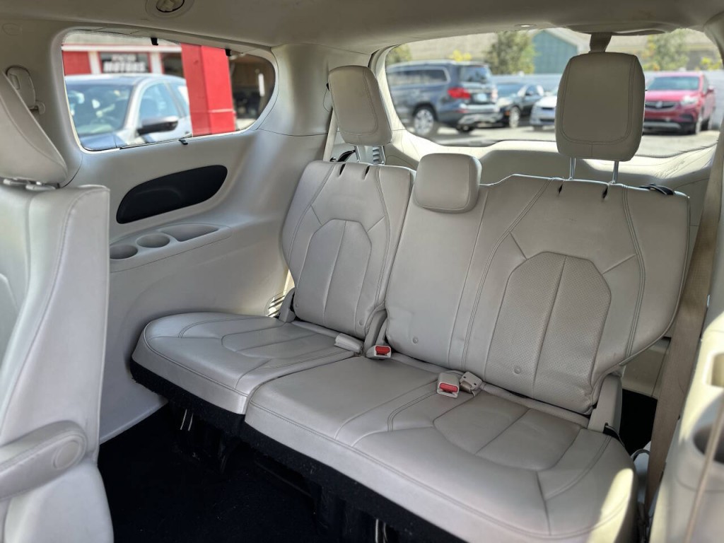 2018 Chrysler Pacifica Image 11