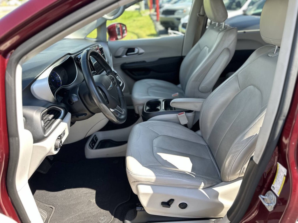 2018 Chrysler Pacifica Image 12
