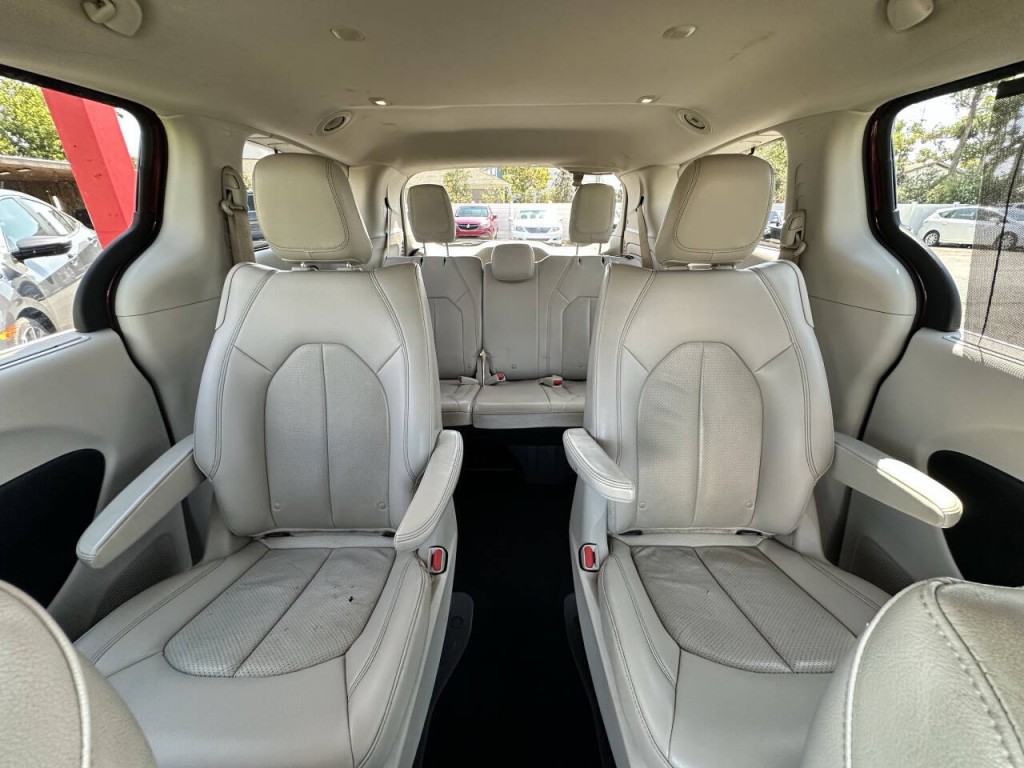 2018 Chrysler Pacifica Image 13
