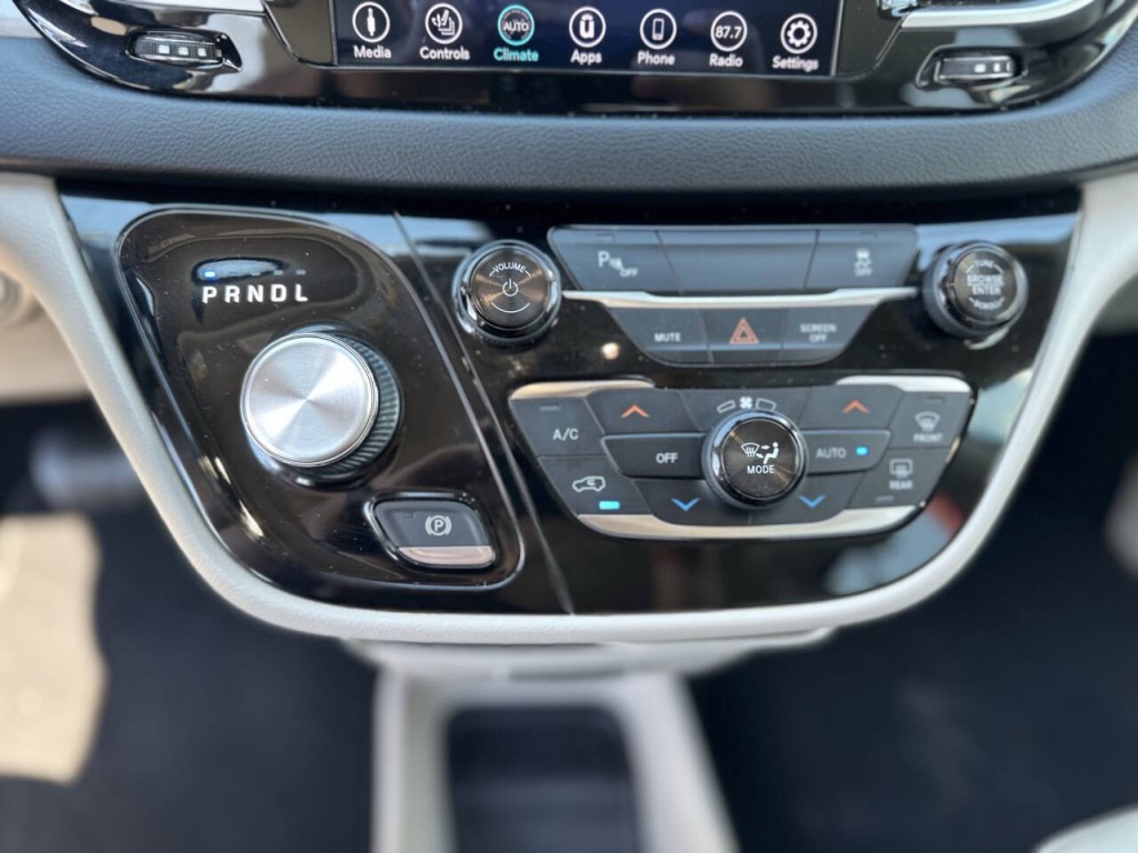 2018 Chrysler Pacifica Image 17