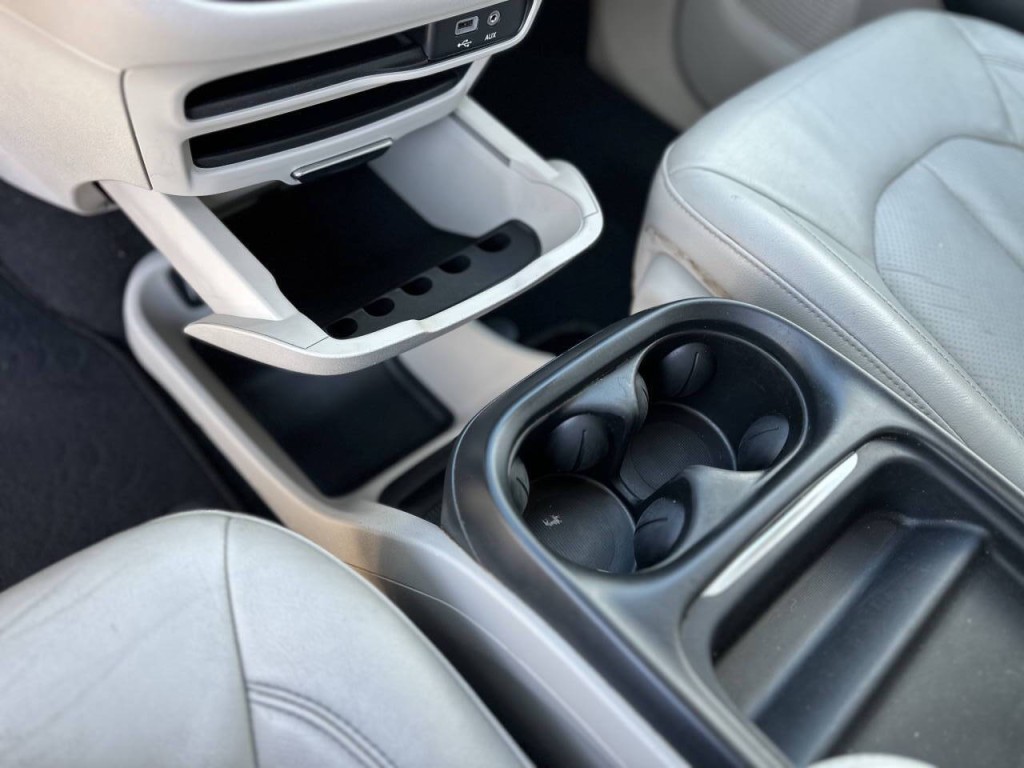 2018 Chrysler Pacifica Image 18