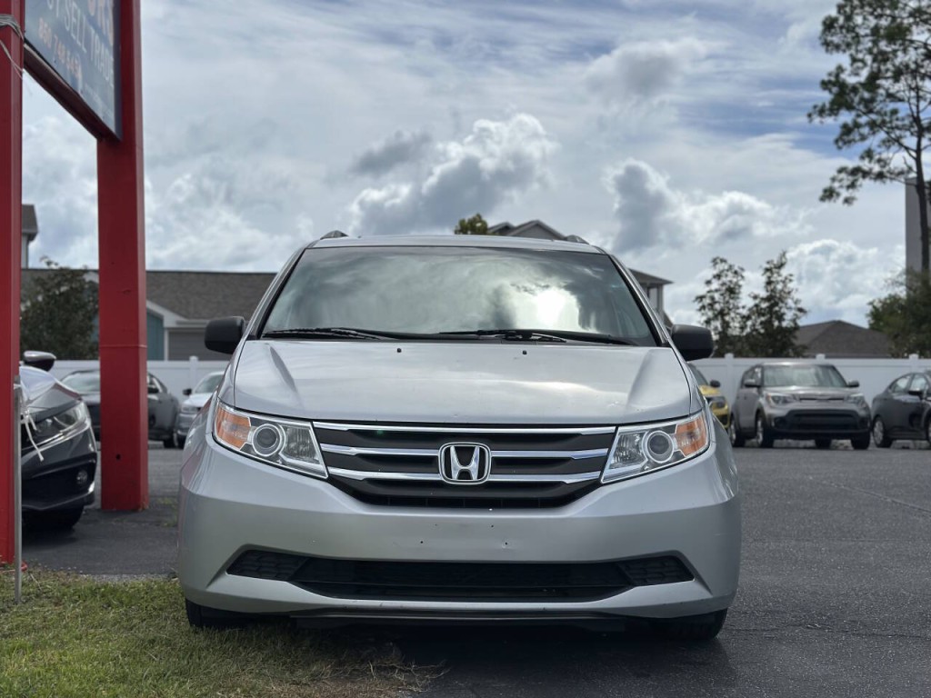 2011 Honda Odyssey Image 2