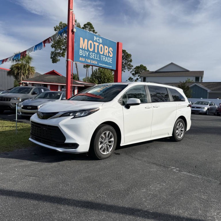 2023 Toyota Sienna Image 1