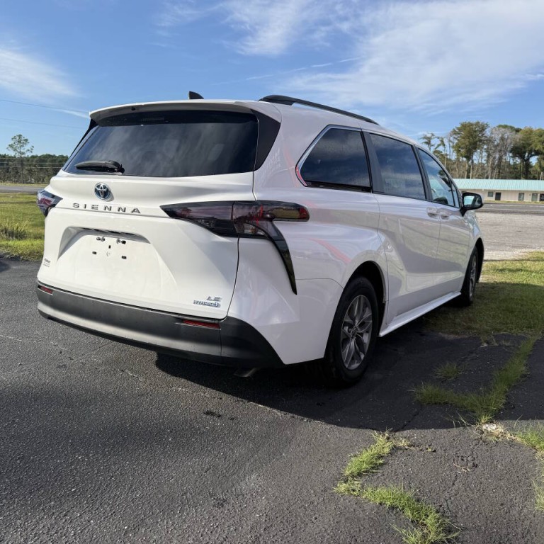 2023 Toyota Sienna Image 6