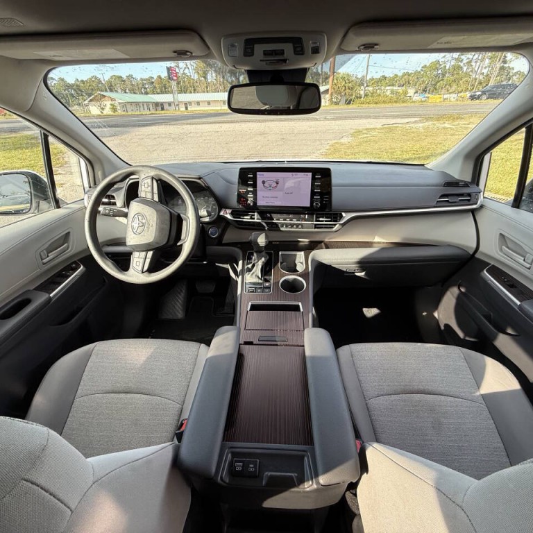 2023 Toyota Sienna Image 7
