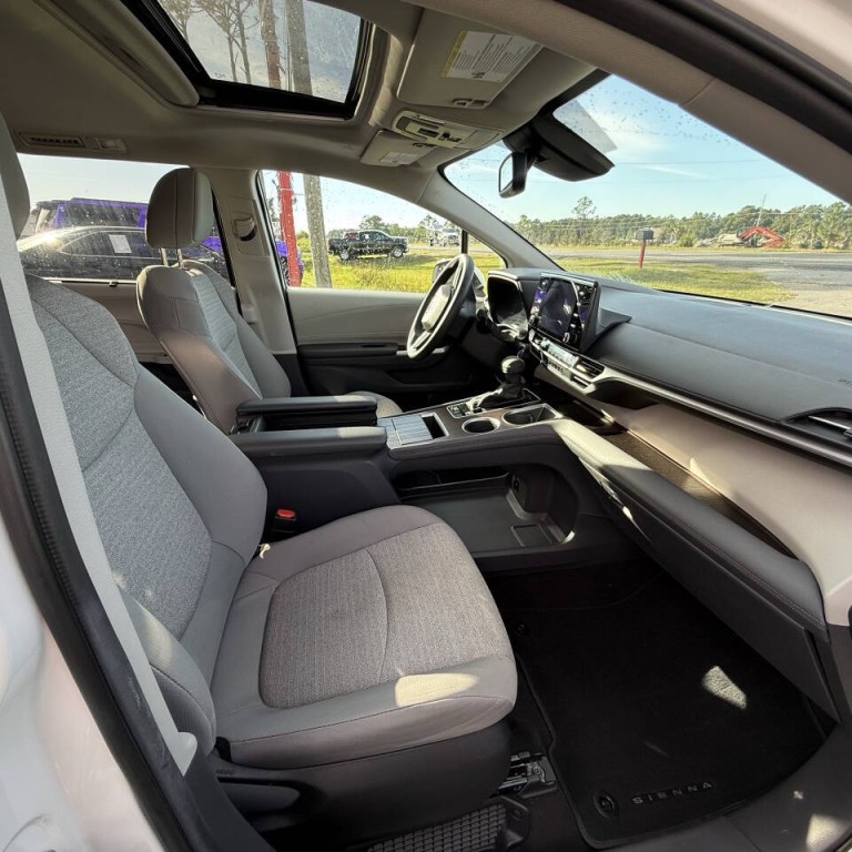 2023 Toyota Sienna Image 9
