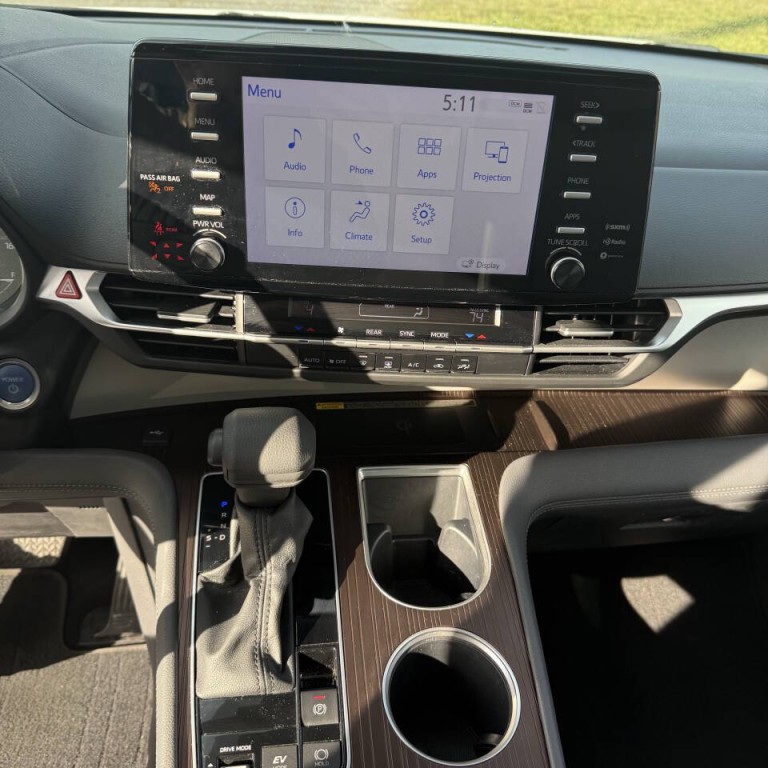 2023 Toyota Sienna Image 10