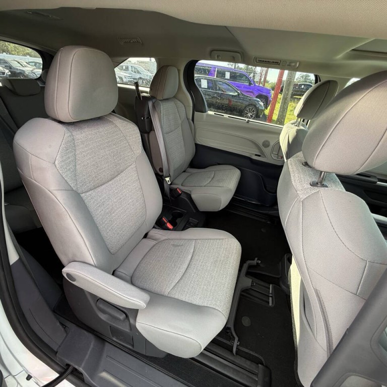 2023 Toyota Sienna Image 11