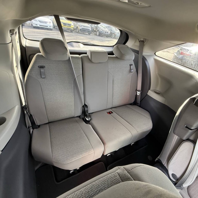 2023 Toyota Sienna Image 12