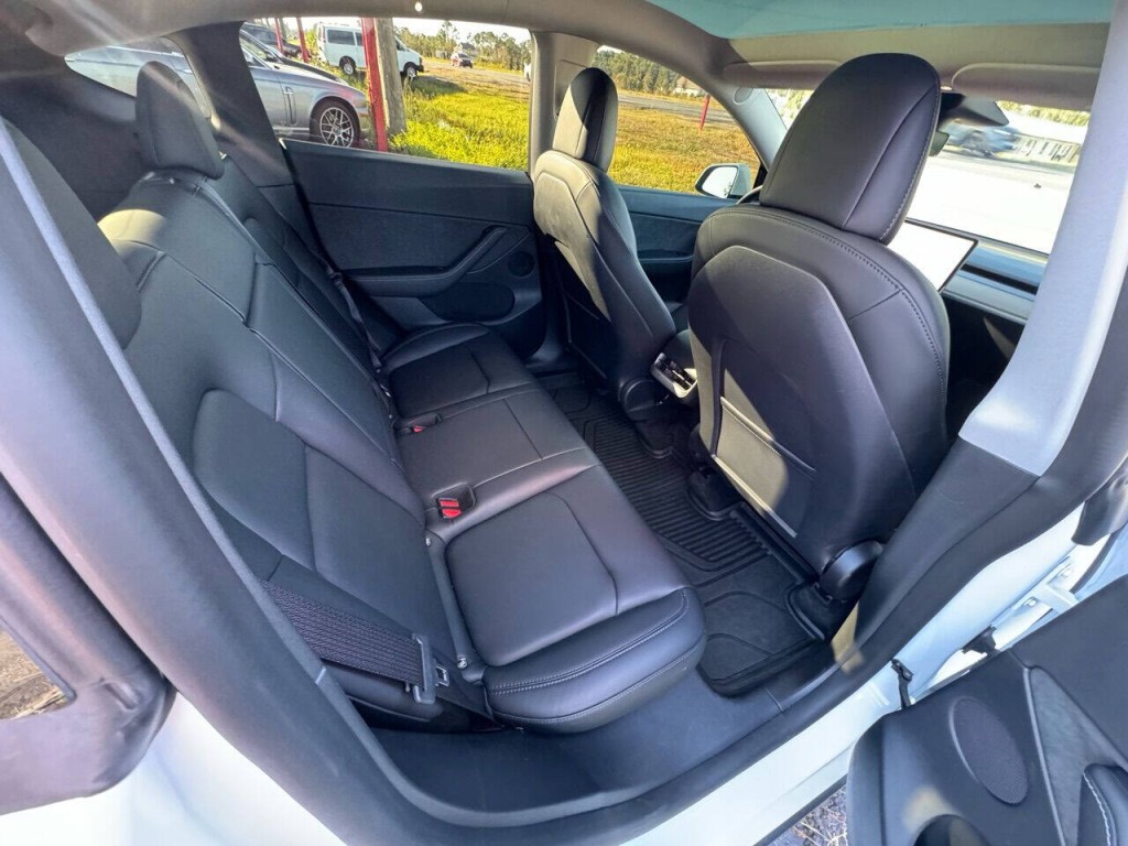 2022 Tesla Model Y Image 7