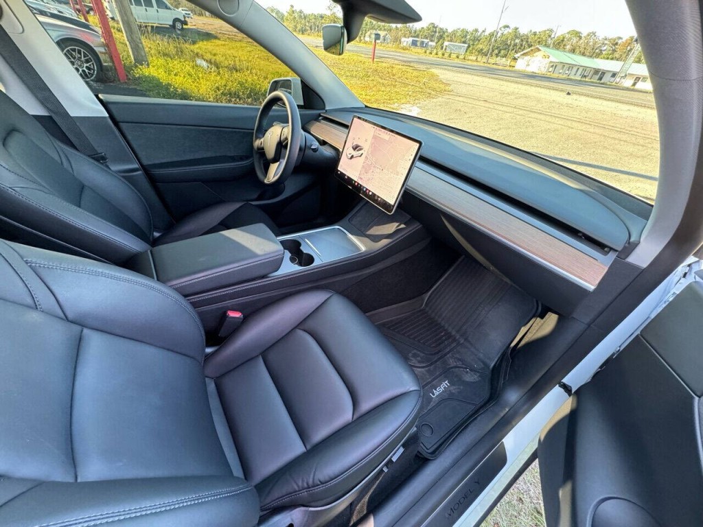 2022 Tesla Model Y Image 8