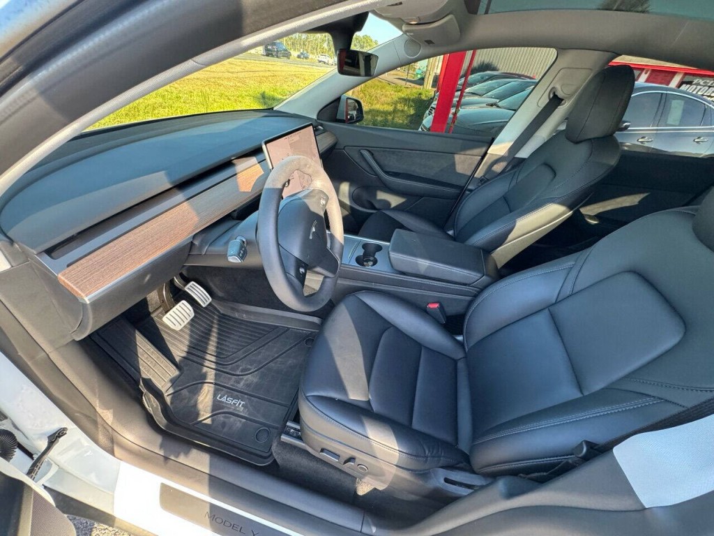2022 Tesla Model Y Image 12