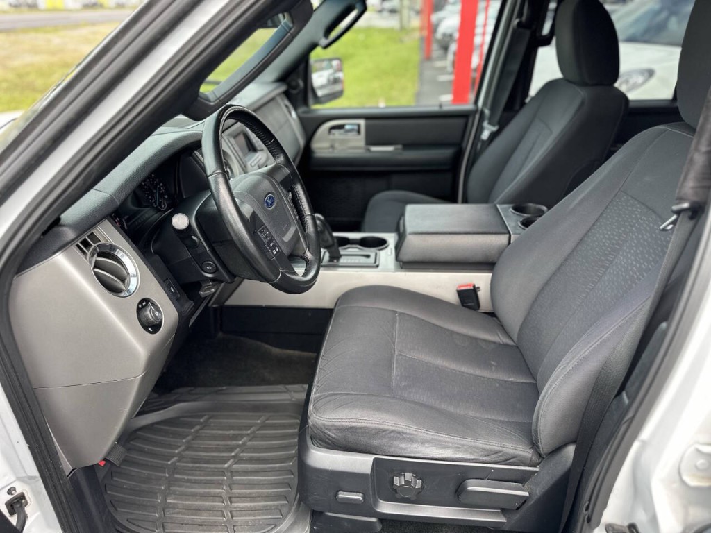 2016 Ford Expedition Image 9