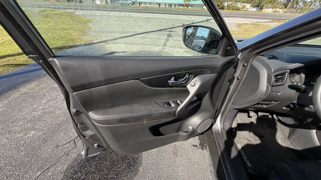 2018 Nissan Rogue Image 10