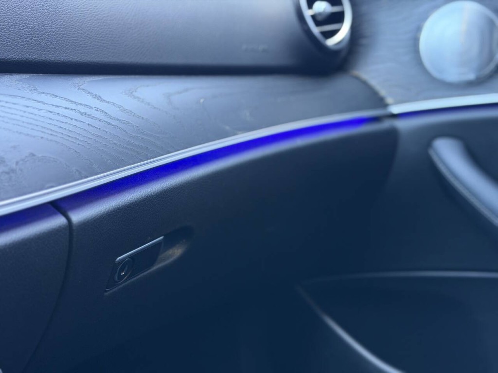 2017 Mercedes-Benz E-Class Image 19