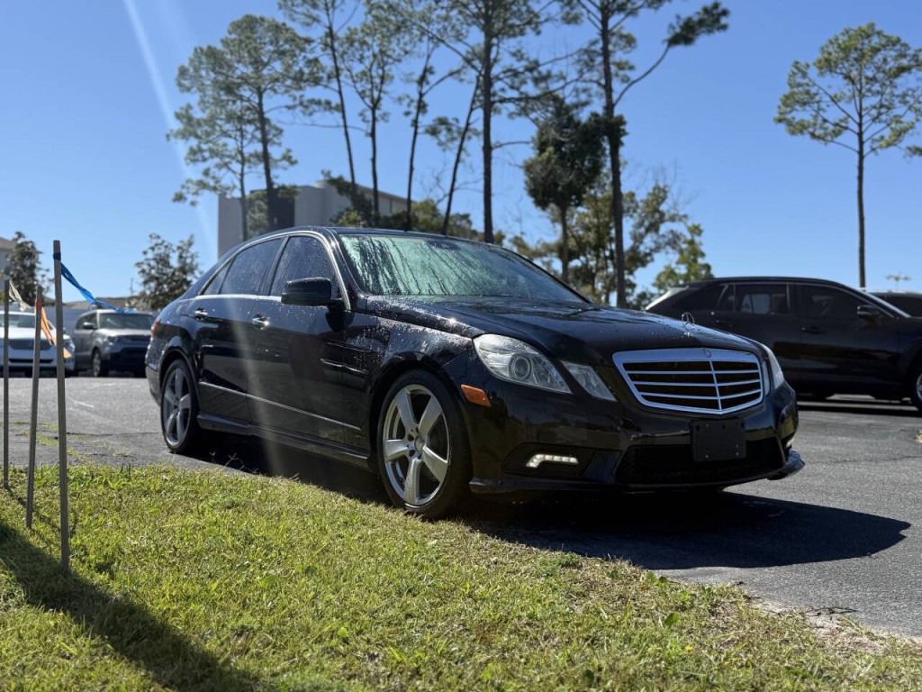 2010 Mercedes-Benz E-Class Image 3