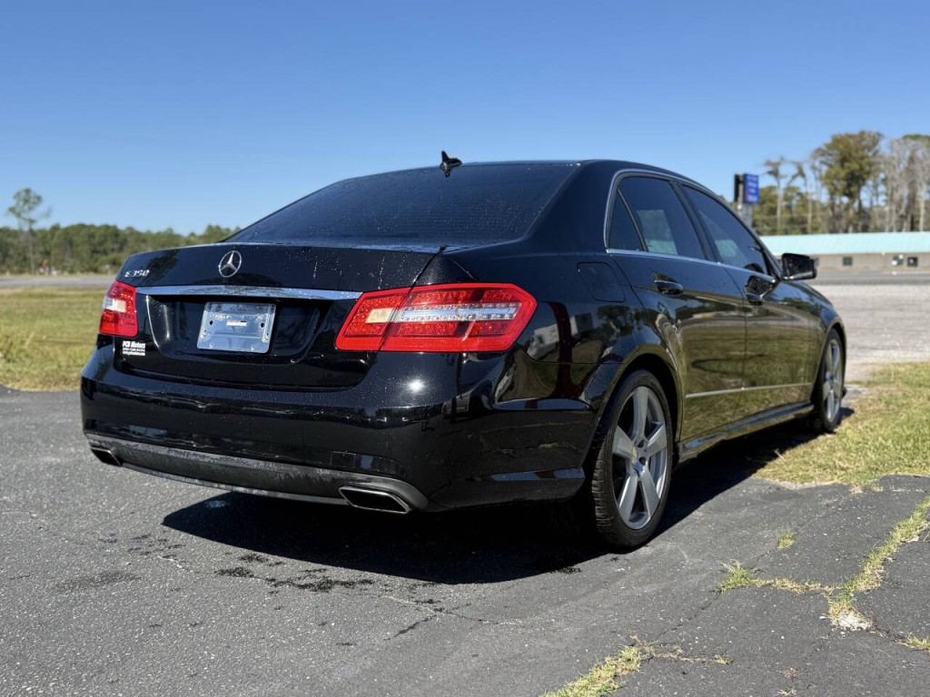 2010 Mercedes-Benz E-Class Image 6