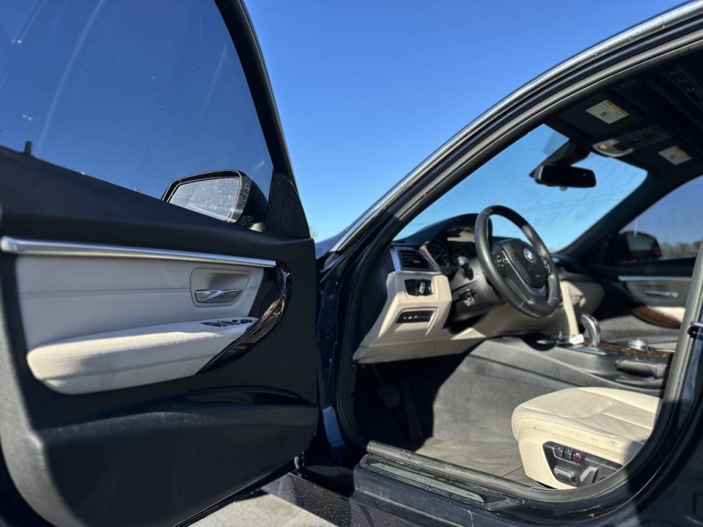 2016 BMW 3 Series Image 7