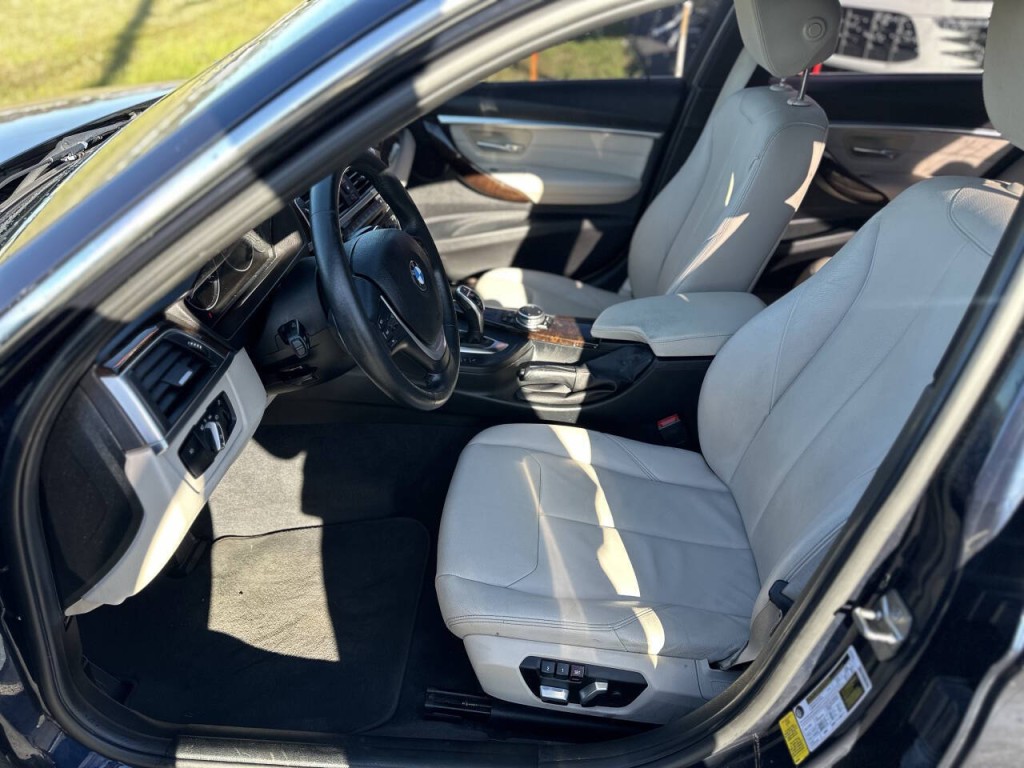 2016 BMW 3 Series Image 8