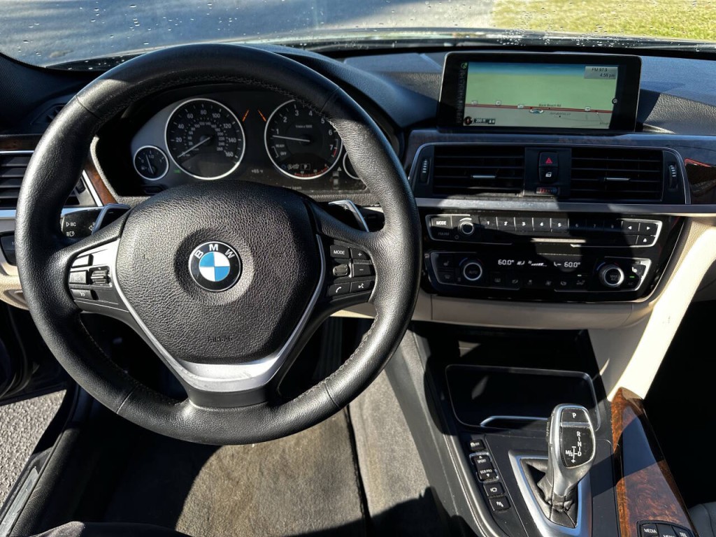 2016 BMW 3 Series Image 11