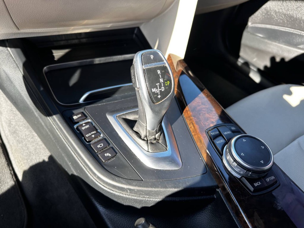 2016 BMW 3 Series Image 14