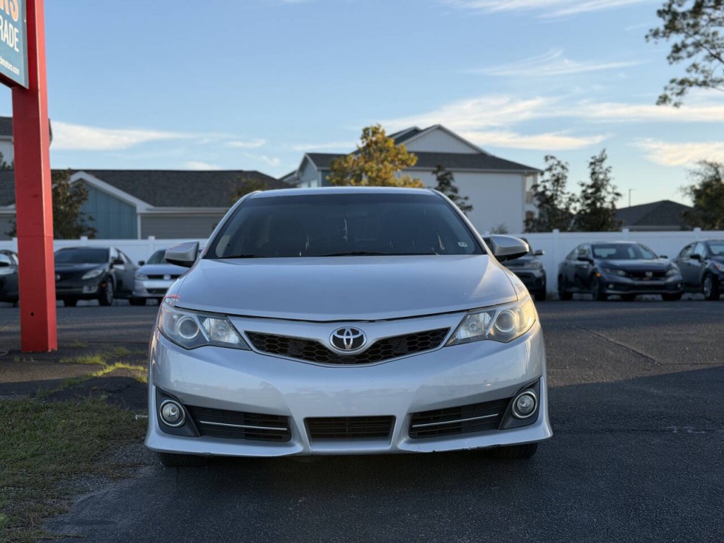 2013 Toyota Camry Image 2