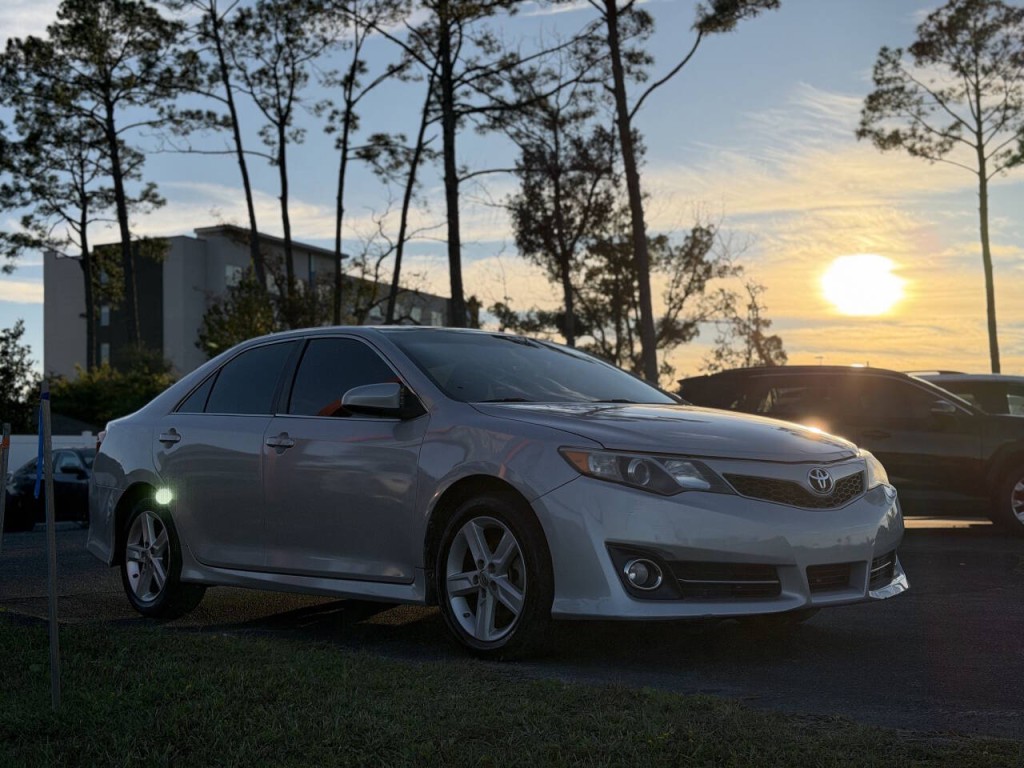 2013 Toyota Camry Image 3