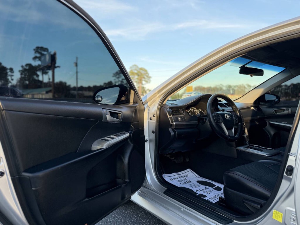 2013 Toyota Camry Image 12