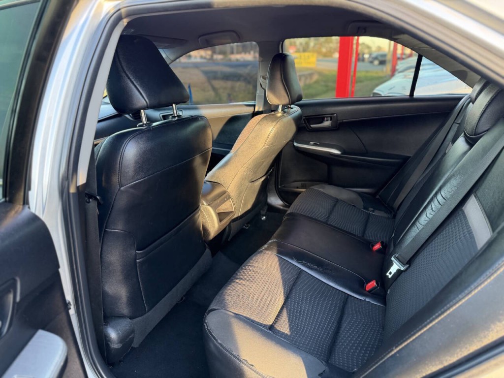 2013 Toyota Camry Image 13